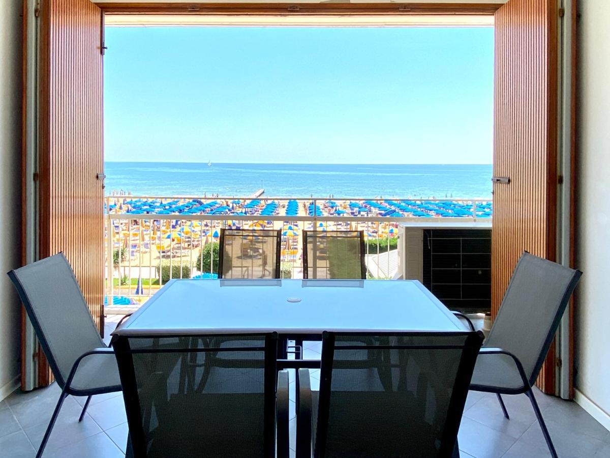 Fronte Mare Stupenda Terrazza Piramide Jesolo Lido Carraro Immobiliare - Family Apartments エクステリア 写真